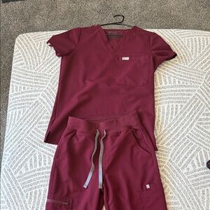 Figs Burgundy Scrub Set
